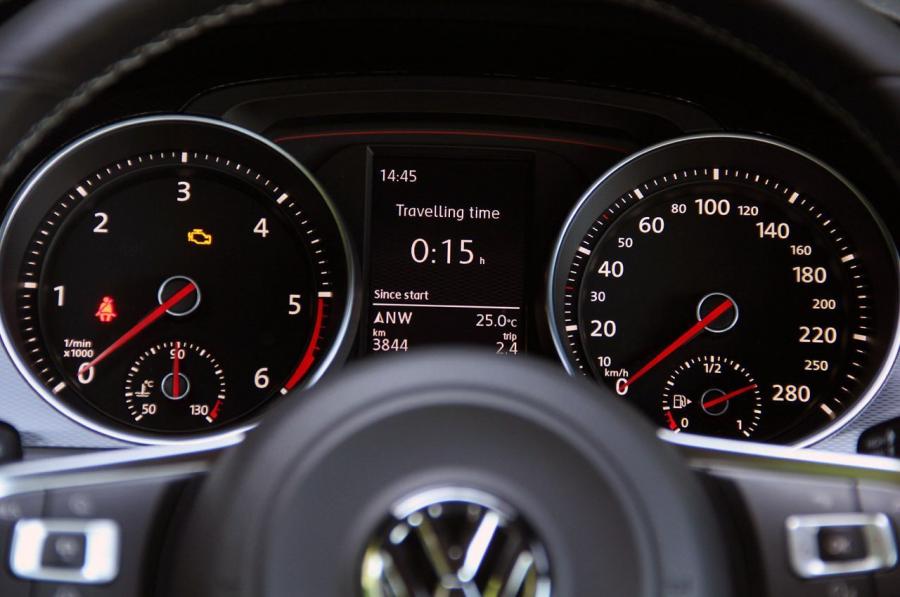 Панель приборов Volkswagen Golf GTD 5-Door 2017 года  (WW) (фото 54 из 58)
